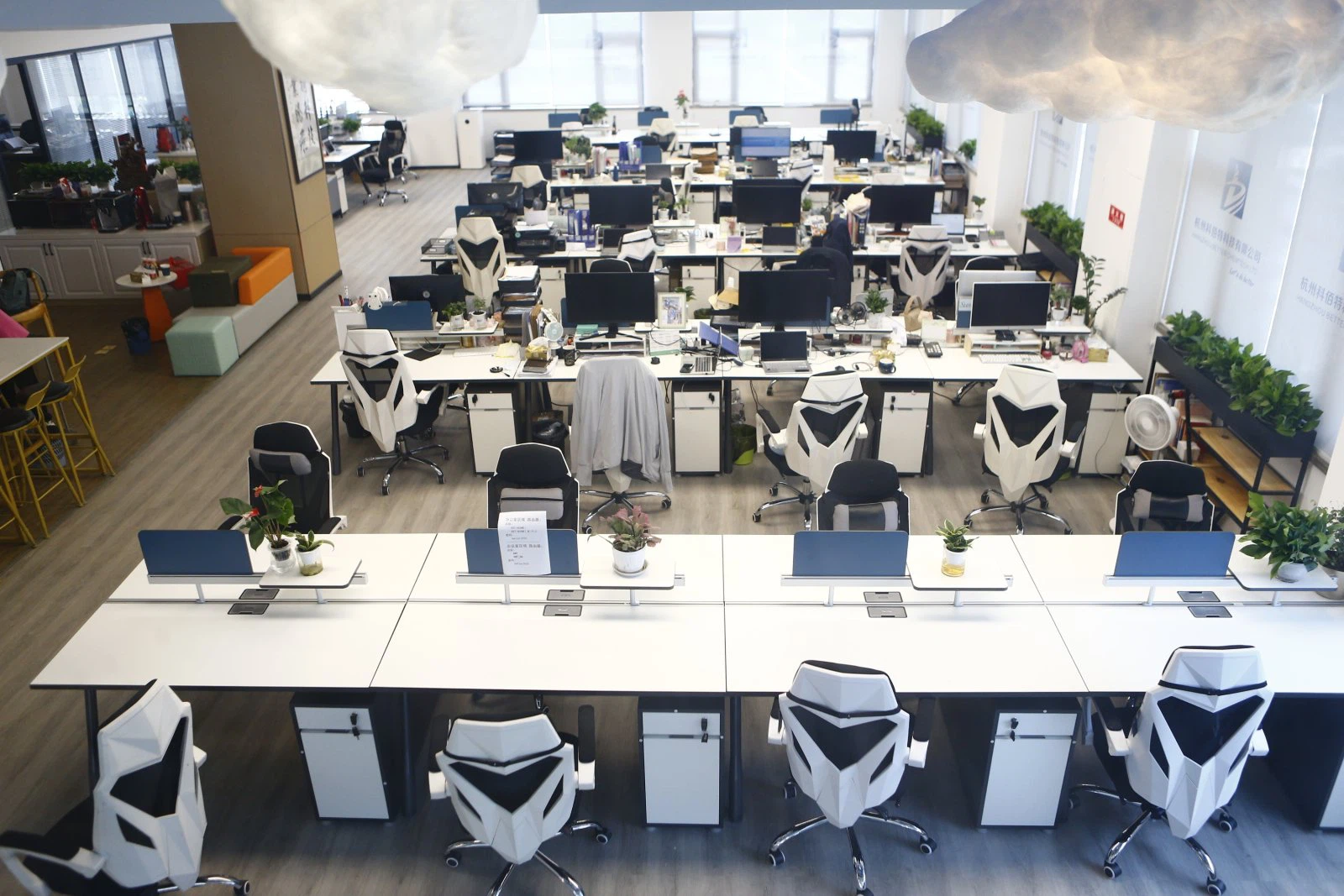 _W_05609-opq282270667